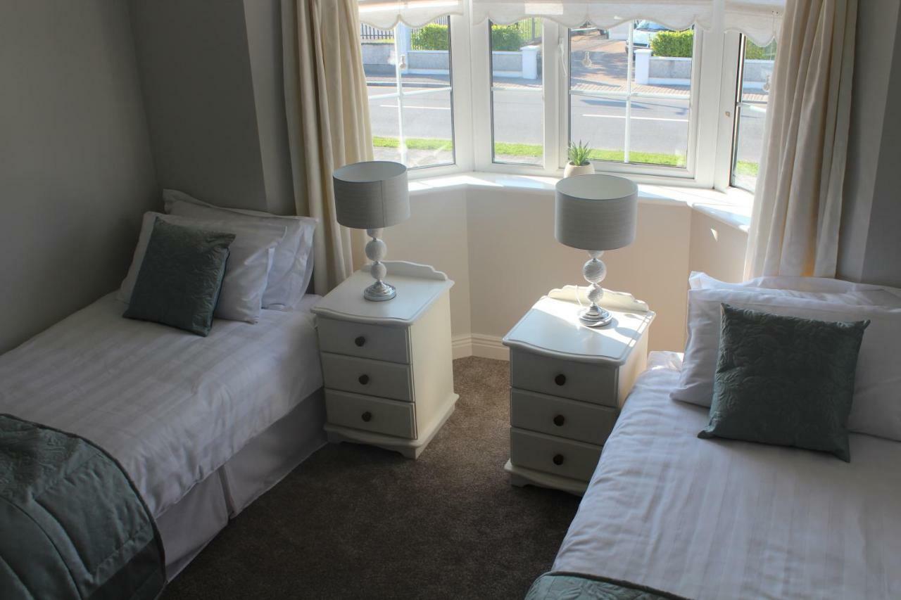 Villa 5 Mins Walk To Carrick - Sleeps 12 - Off Road Parking - Modern House Exterior foto