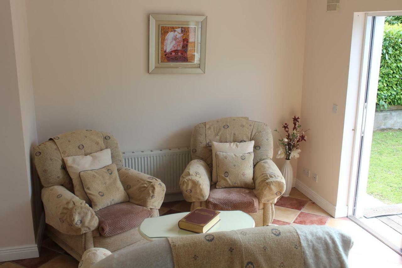 Villa 5 Mins Walk To Carrick - Sleeps 12 - Off Road Parking - Modern House Exterior foto