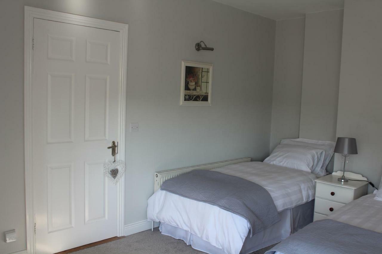 Villa 5 Mins Walk To Carrick - Sleeps 12 - Off Road Parking - Modern House Exterior foto