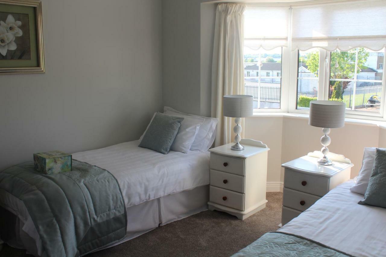 Villa 5 Mins Walk To Carrick - Sleeps 12 - Off Road Parking - Modern House Exterior foto